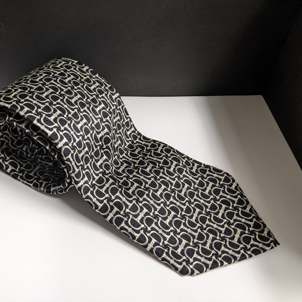 Vintage black and white tie made by Elegance of London  100% silk